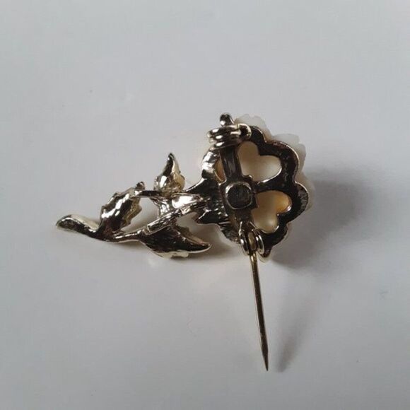 Vintage White Rose Gold Tone Small Brooch - Picture 3 of 6